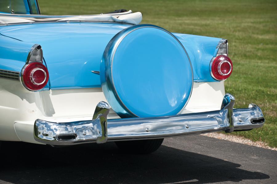  Ford Fairlane Sunliner Convertible White & Blue 1956 года  (фото 27 из 41)